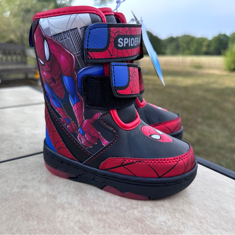 Spiderman Size 7  Toddler Red and Black‎ Kids' LIGHTED Up Snow Boots NEW